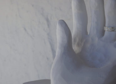 石膏と指輪