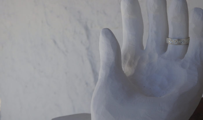 石膏と指輪