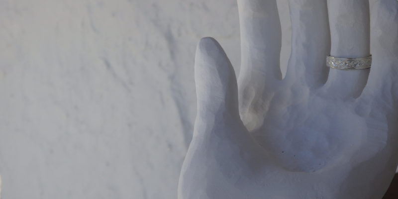 石膏と指輪